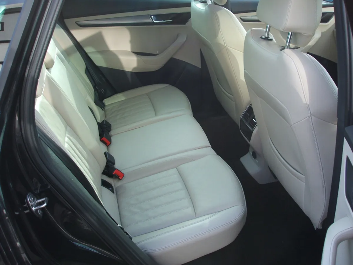 Skoda Karoq STYLE 1.6 TDI 116HP 4DR 5DR - Image 4