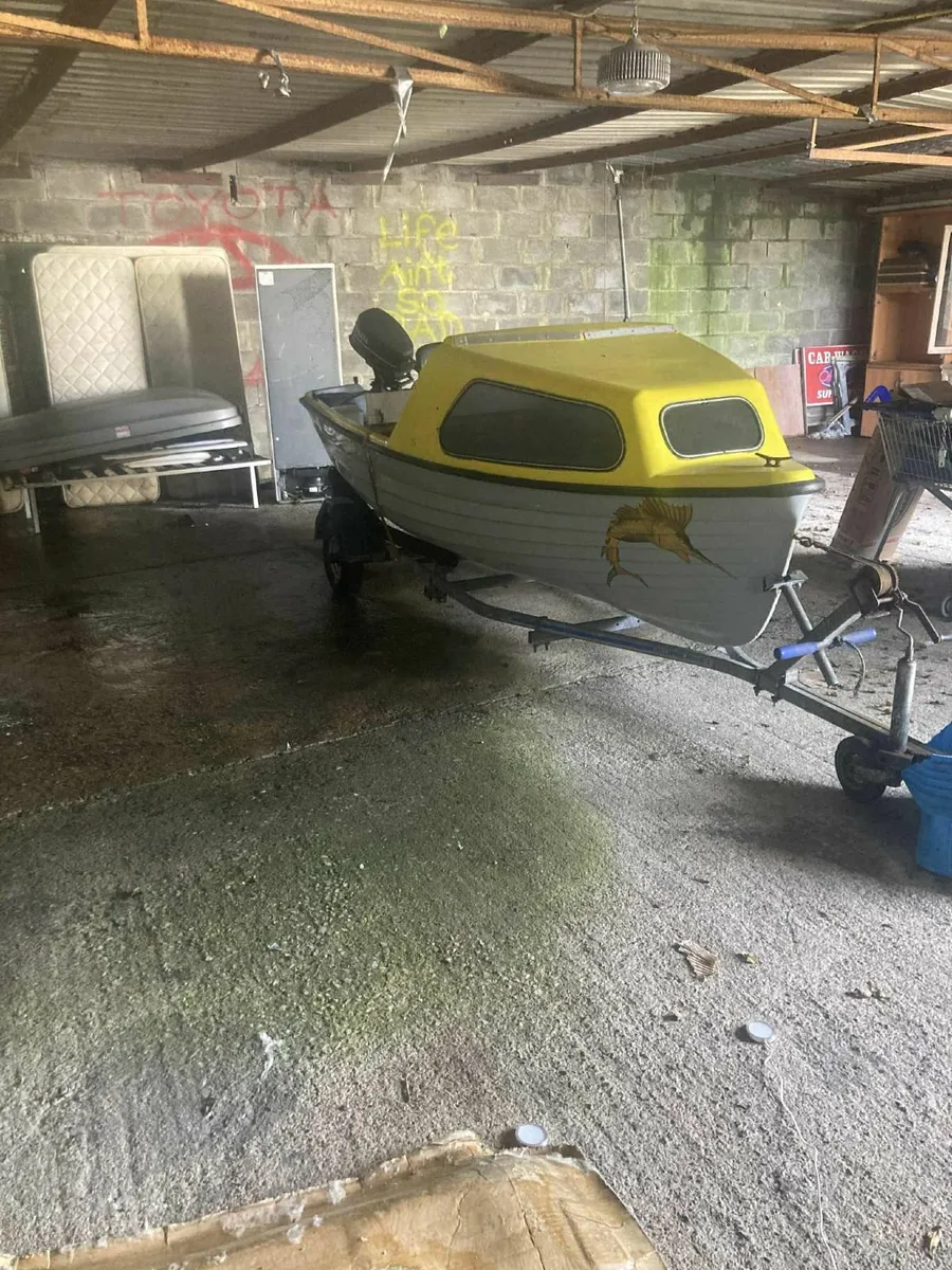 Fishing boat and outboard - Image 4