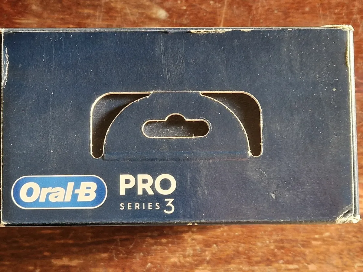 NEW AND SEALED ORAL B Pro Series 3, Black - Image 4