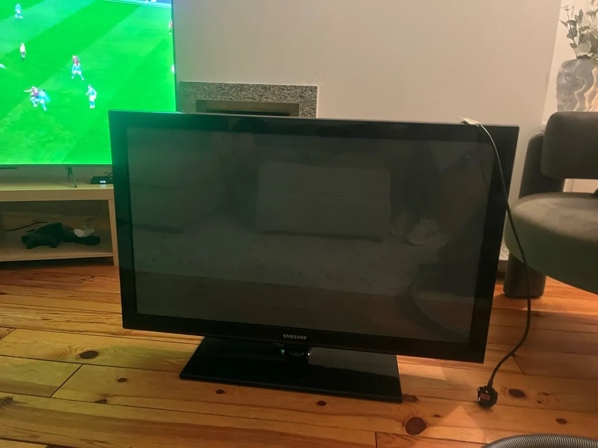 Samsung tv 43” - Image 1