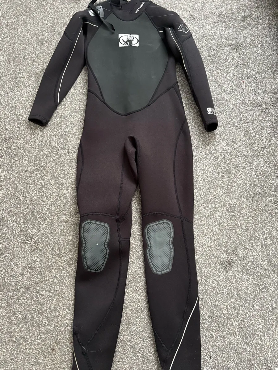 *New* Unisex Wetsuit - Image 1