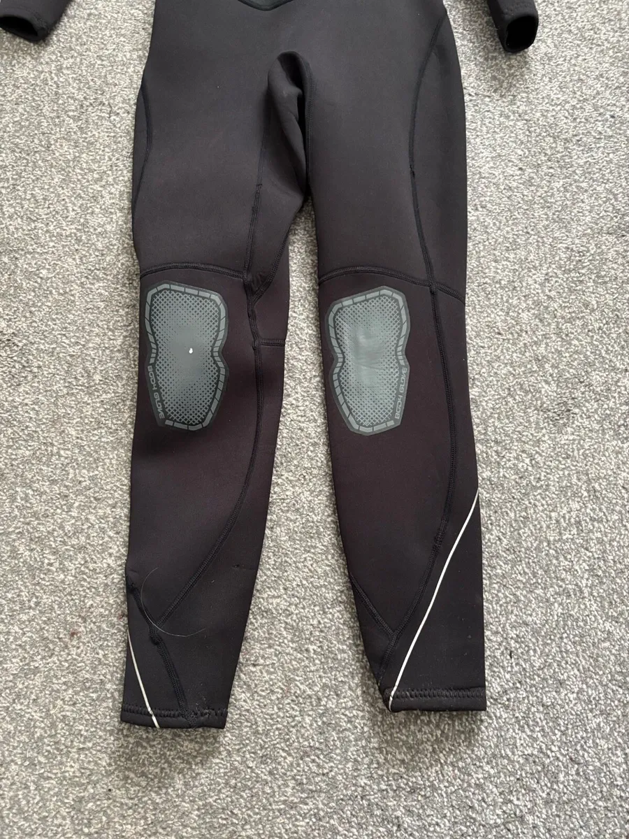 *New* Unisex Wetsuit - Image 3