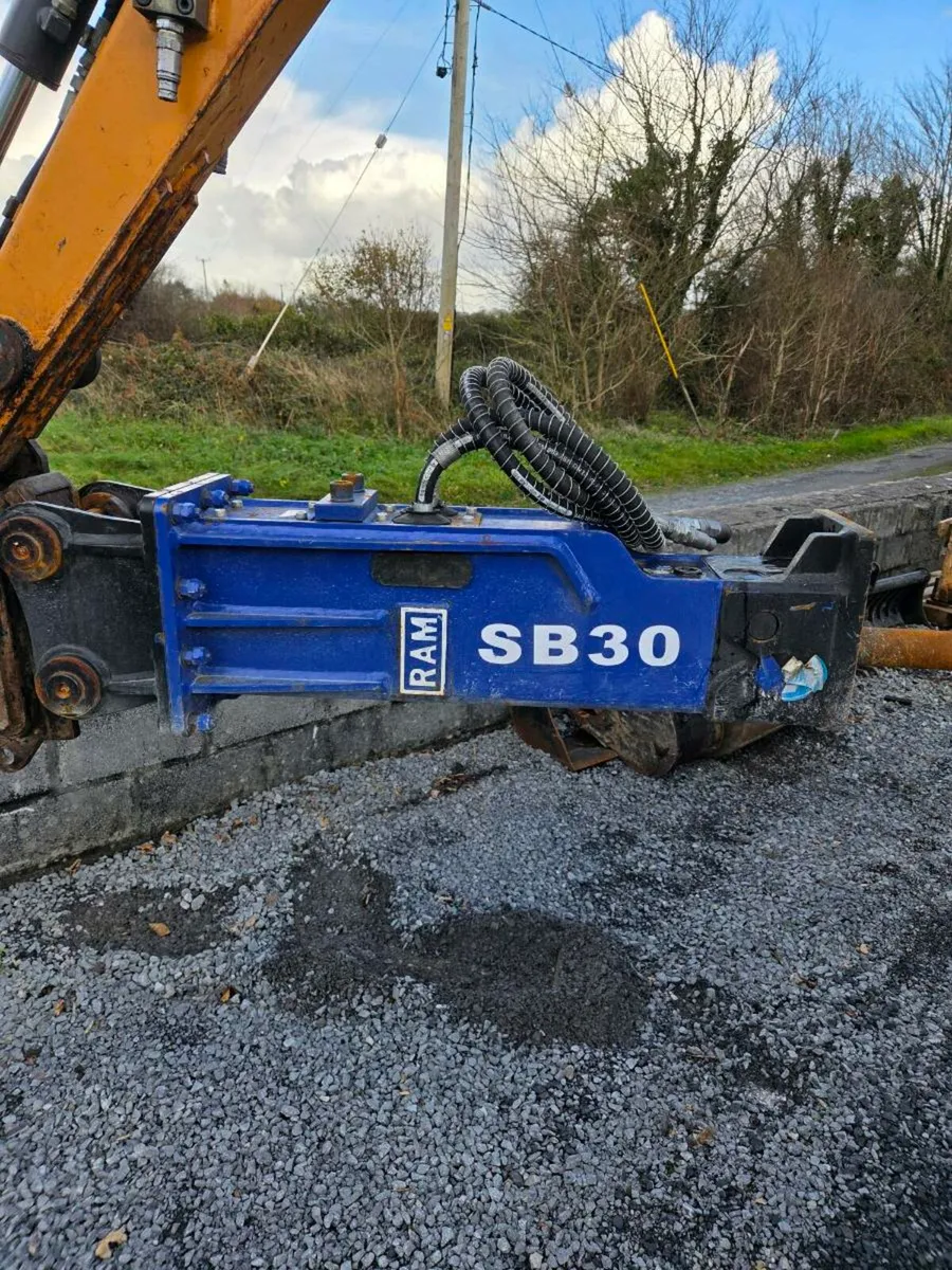 Mini digger attachments - Image 1