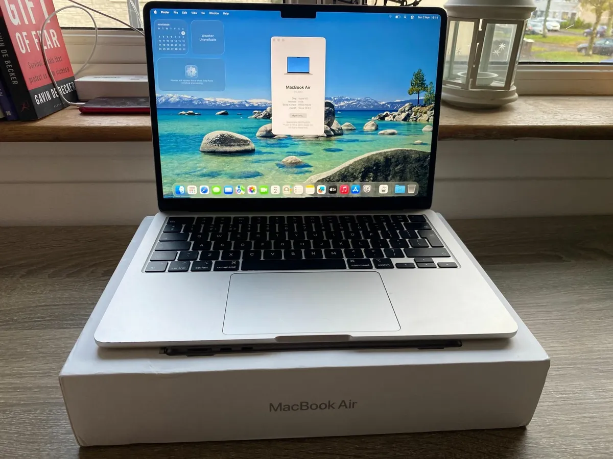 Apple MacBook Air 13inch (2022) M2 | 256GB | 8GB - Image 1