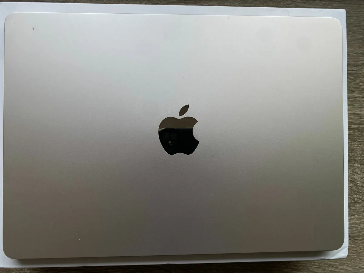 Apple MacBook Air 13inch (2022) M2 | 256GB | 8GB - Image 2