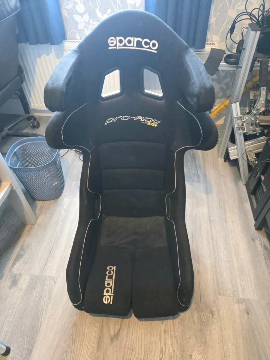 Sim racing wheel, base, pedals. - Image 3