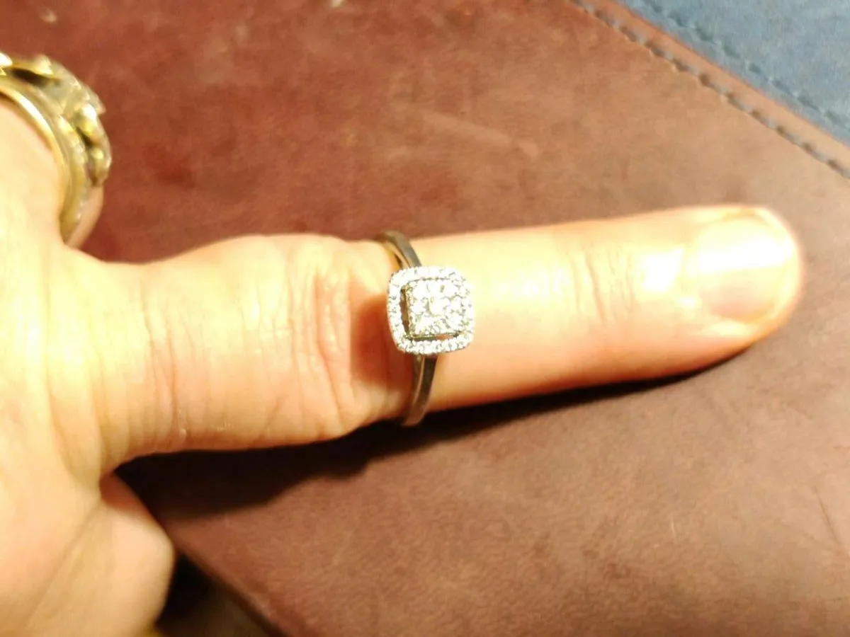 SQUARE DIAMOND, 9CT White Gold New Dress Ring ! - Image 3