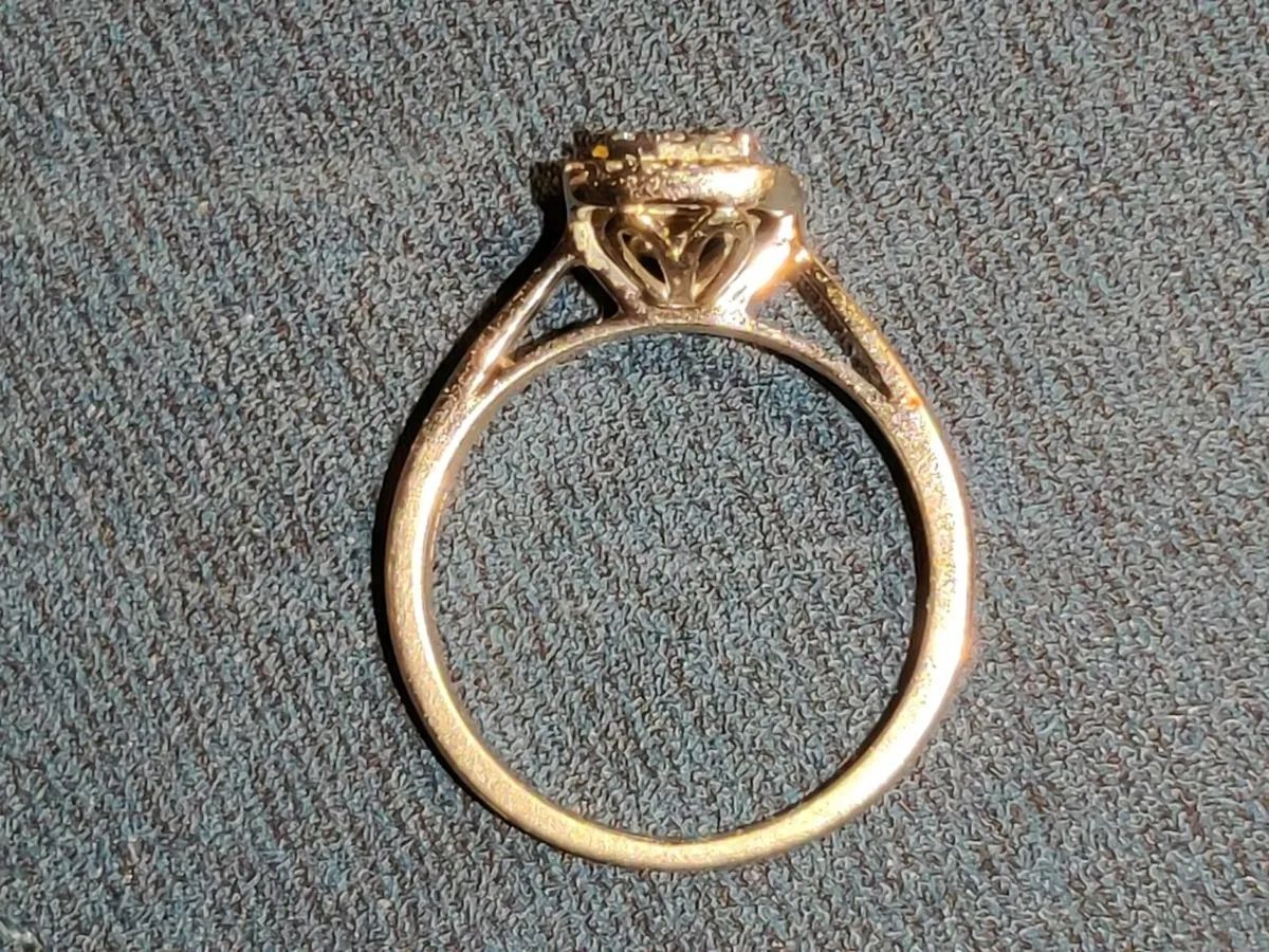 SQUARE DIAMOND, 9CT White Gold New Dress Ring ! - Image 2