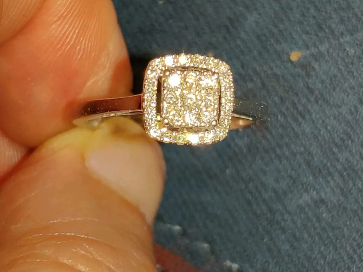 SQUARE DIAMOND, 9CT White Gold New Dress Ring ! - Image 1