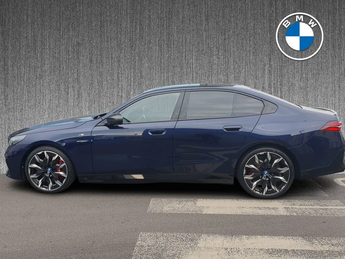 BMW i5 M60 Saloon - Image 4