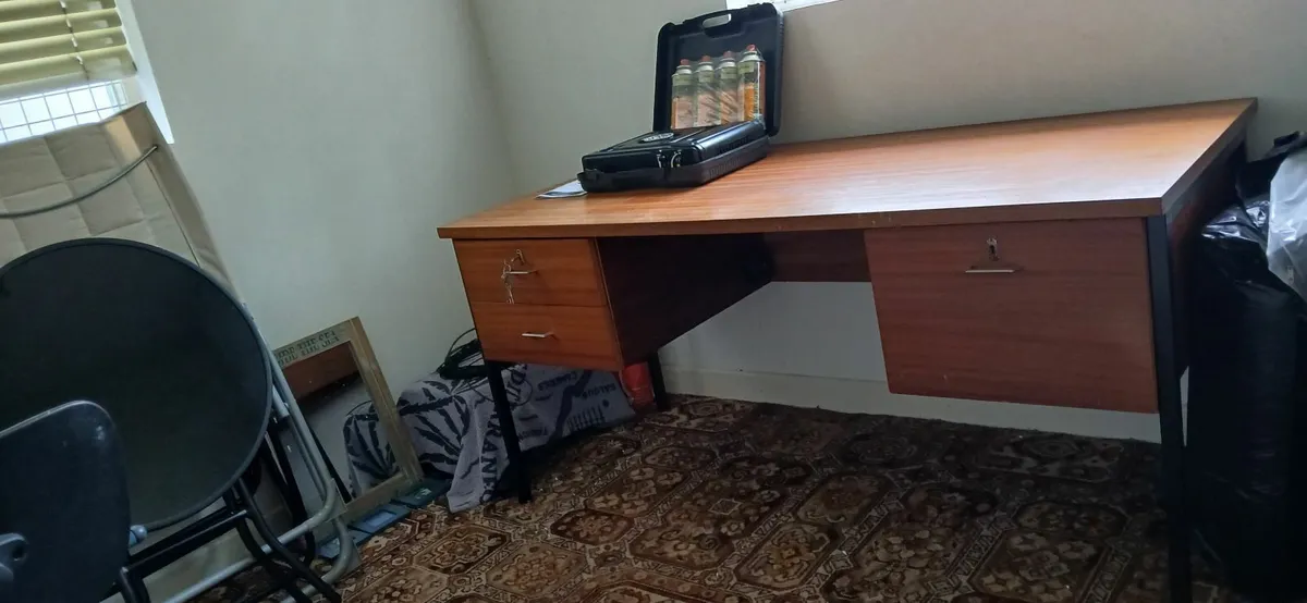 DESK - Image 2