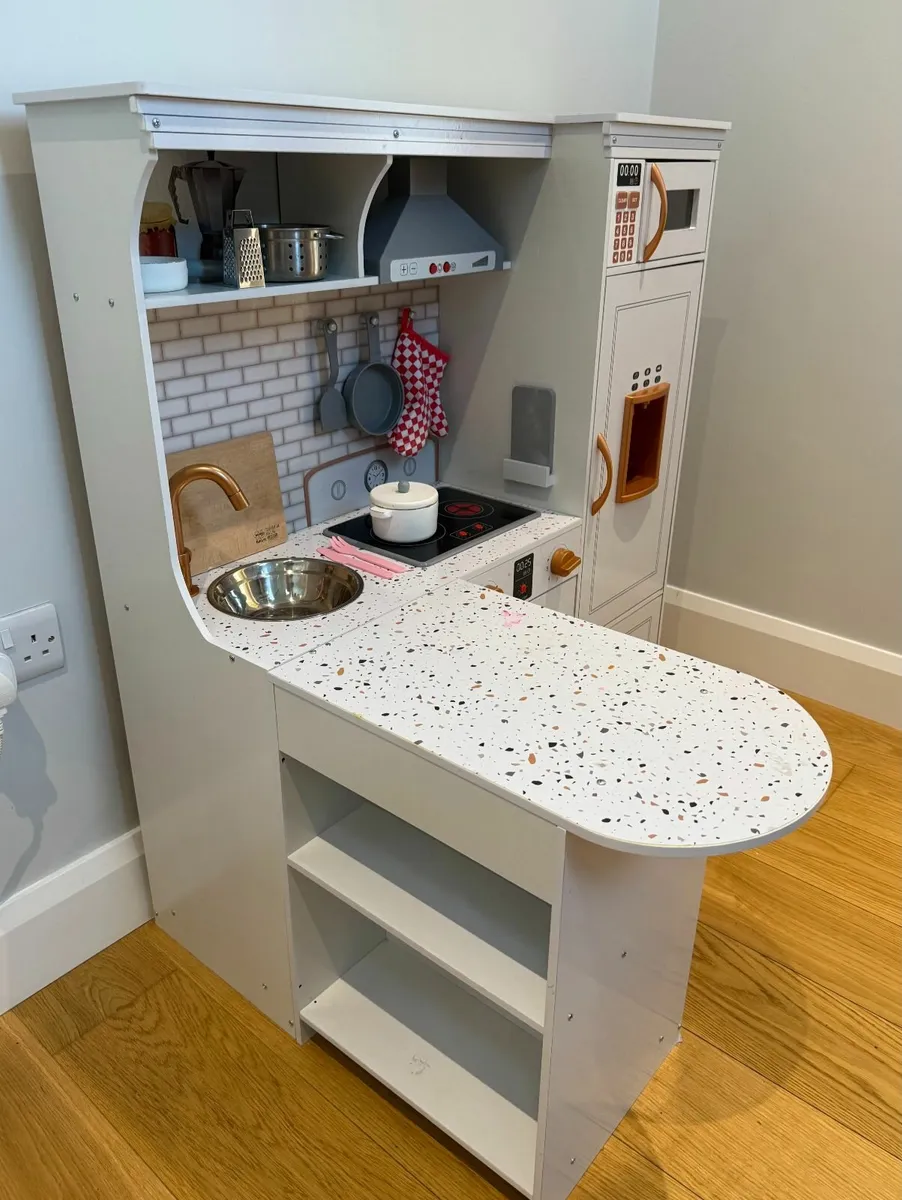 Toy Kitchen - Deluxe Wooden Play Kitchen - Image 4