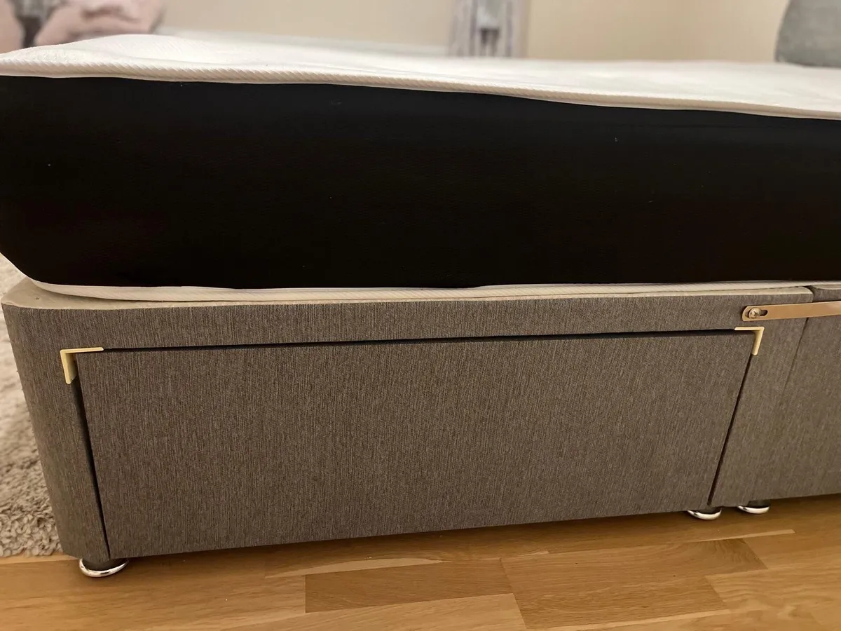 Double Bed - Image 3