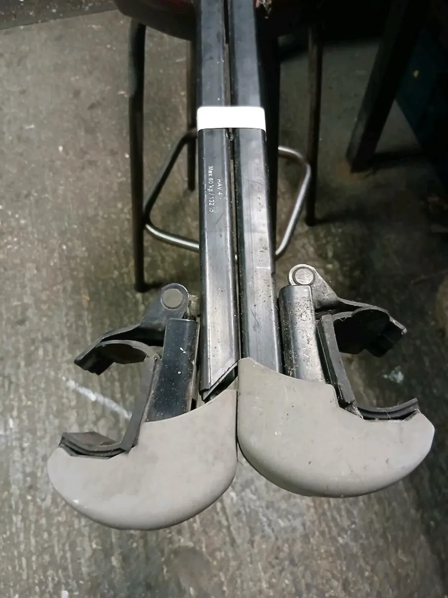 Toyota roof bars - Image 3