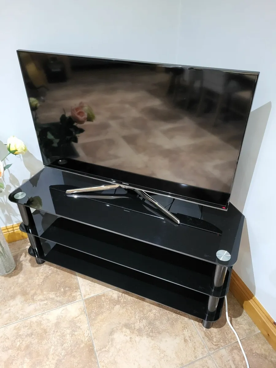 TV Stand (for 40" - 50" TV) - Image 2