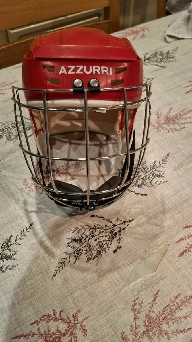 Hurling helmet - Image 1