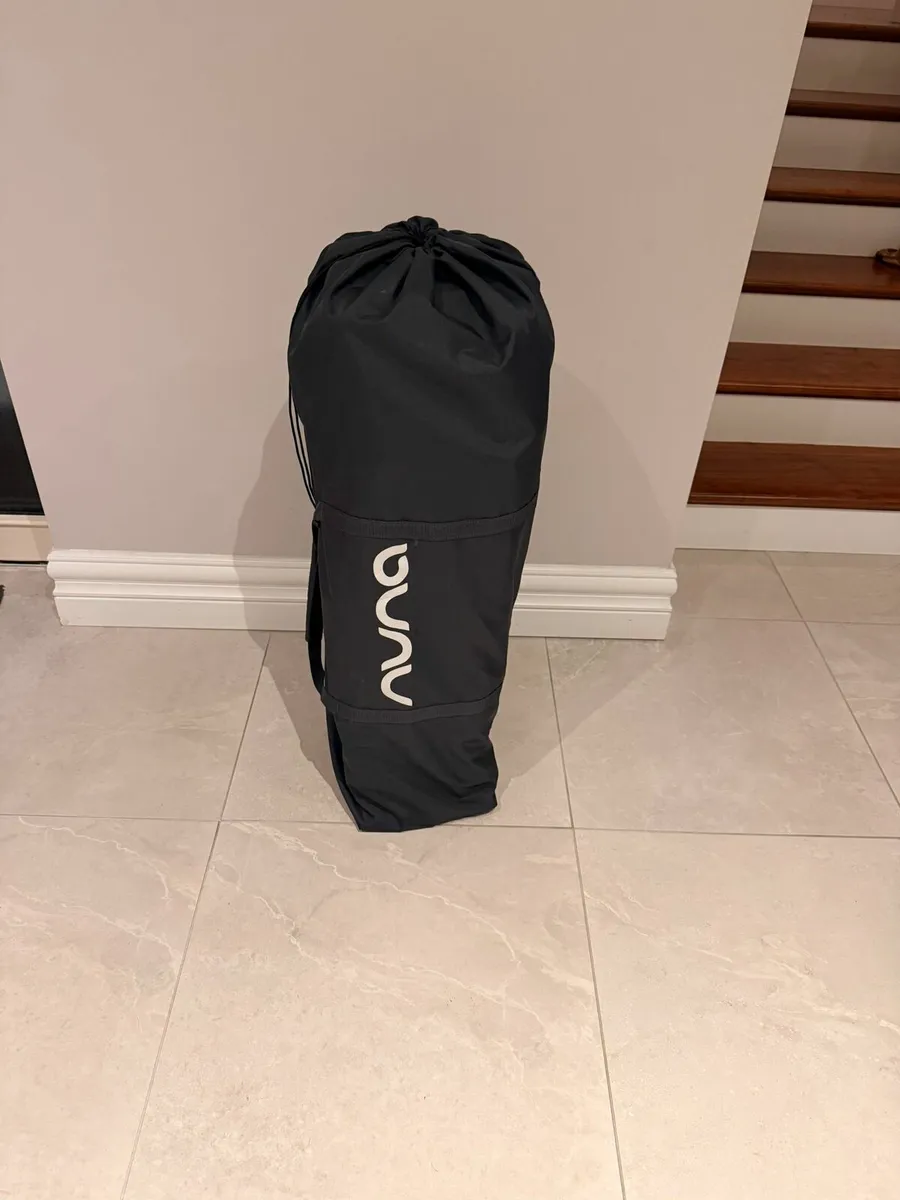 Nuna sena travel cot - Image 2