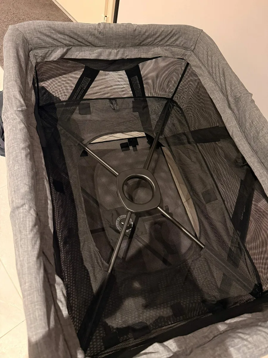 Nuna sena travel cot - Image 3