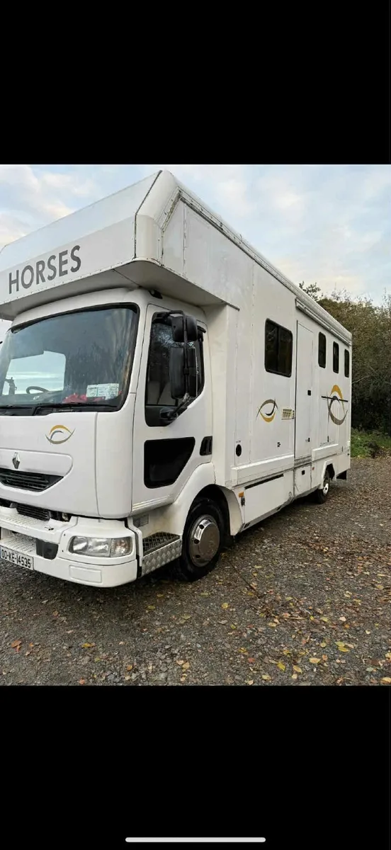7.5 T 2000 Renault Horse Lorry/Truck - Image 3