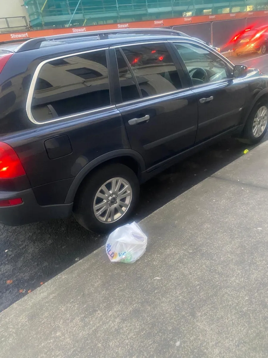 Volvo XC90 - Image 1