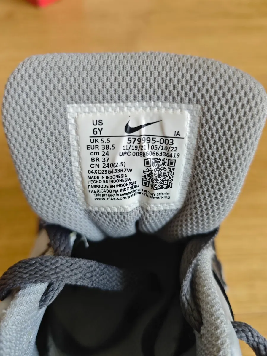 Nike Air Max Ivo Trainers - Image 4