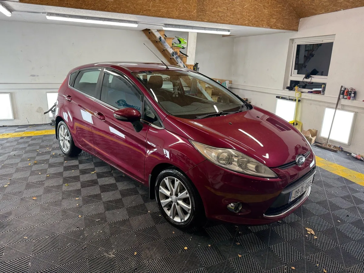 09 Ford Fiesta 1.2 titanium "low miles" one owner - Image 4