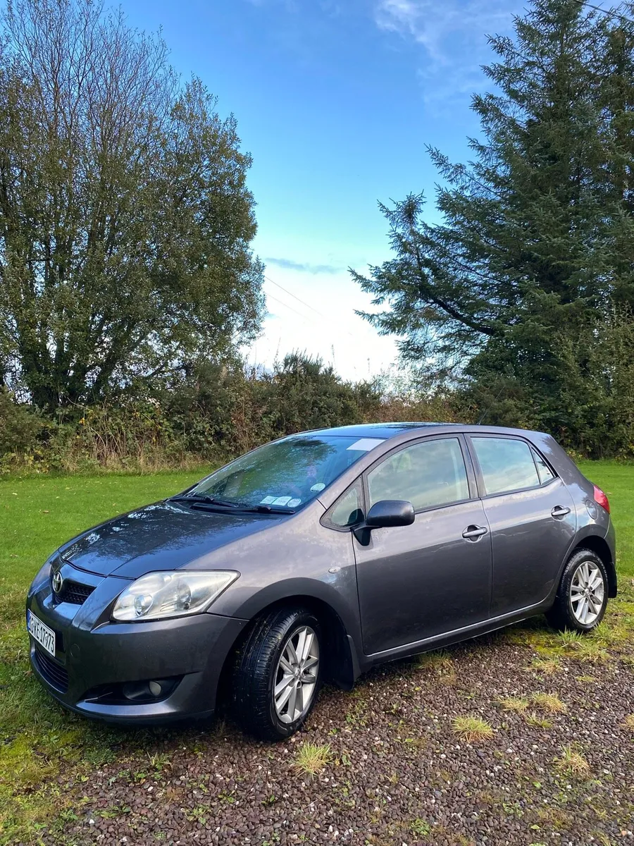 Toyota Auris 2010 - Image 1