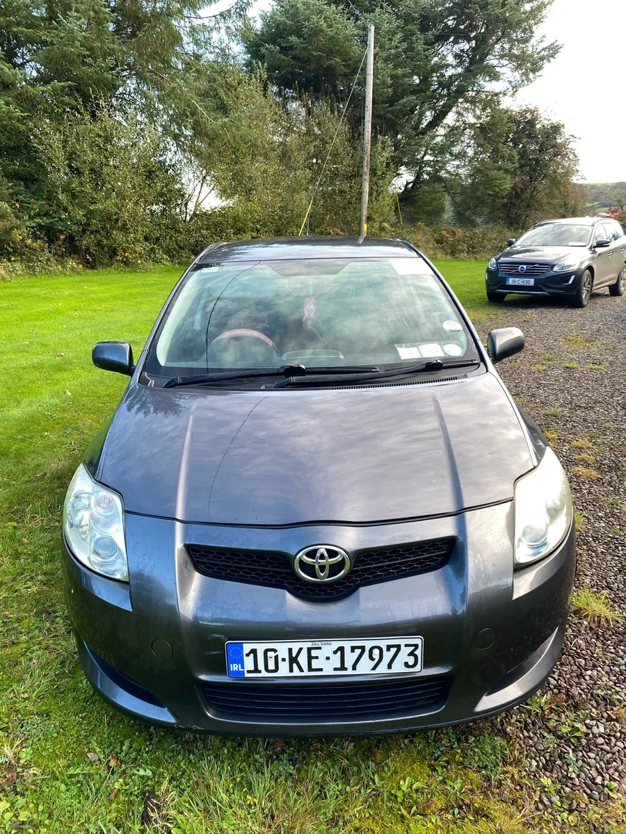 Toyota Auris 2010 - Image 2