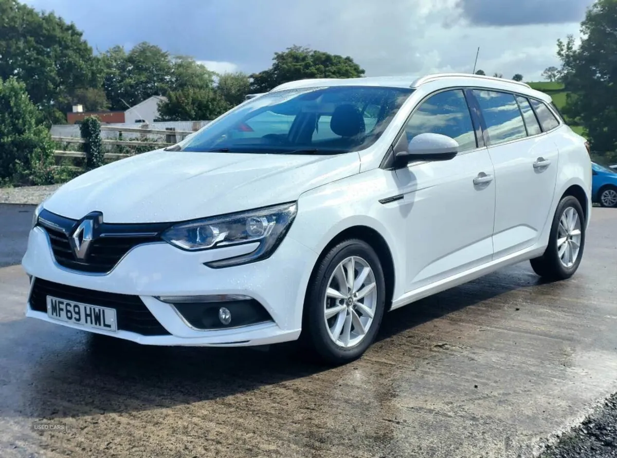 2019 Renault Megane 1.5Blue dci Play Estate - Image 3