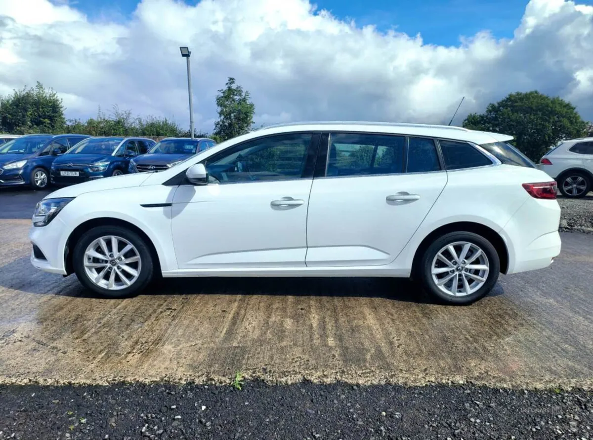 2019 Renault Megane 1.5Blue dci Play Estate - Image 4