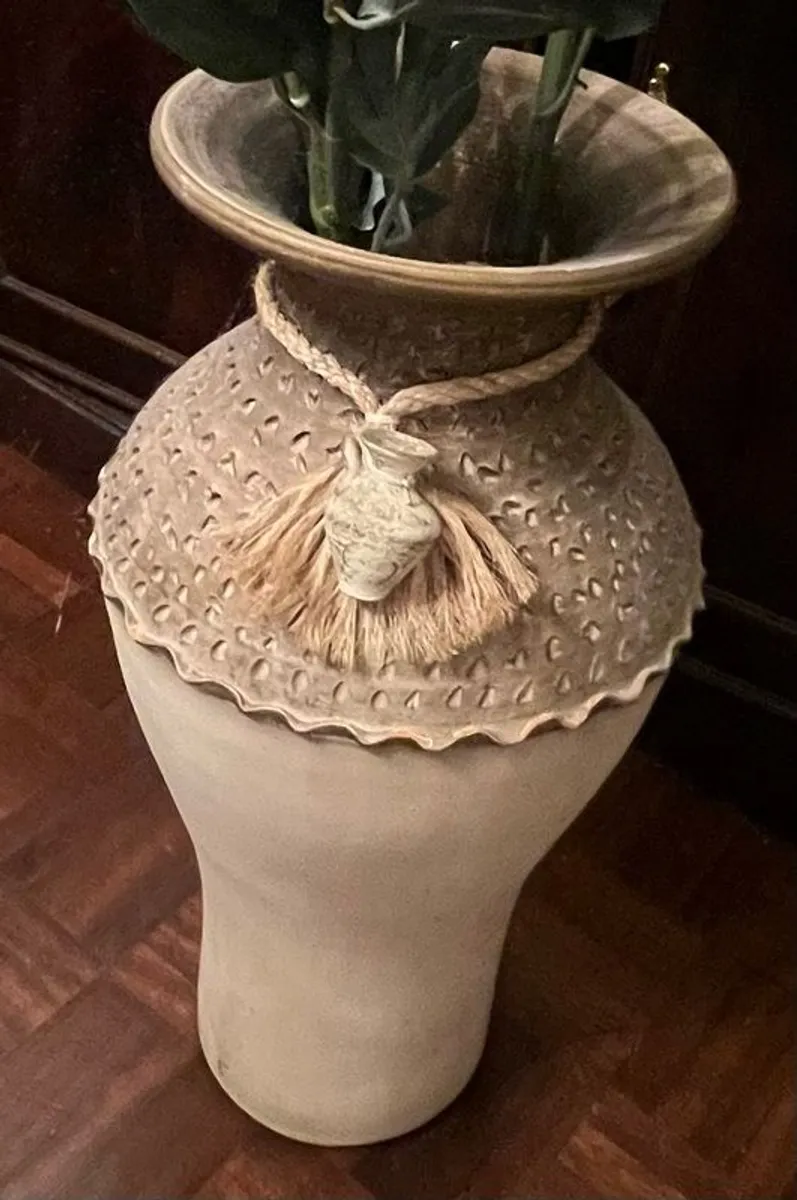 Large display vase and flowers - Image 2