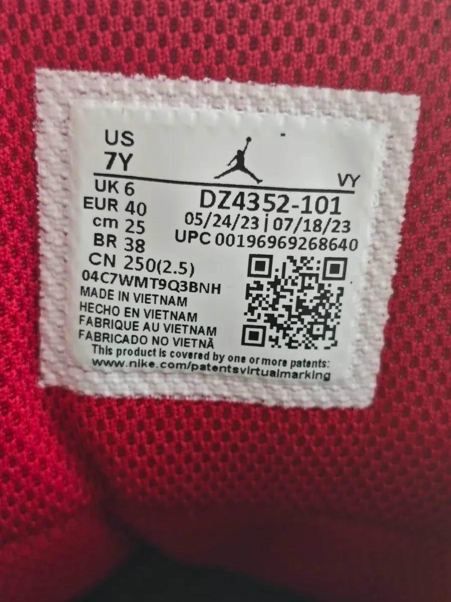 Nike Jordan Max AURA 5 Trainers - Image 2