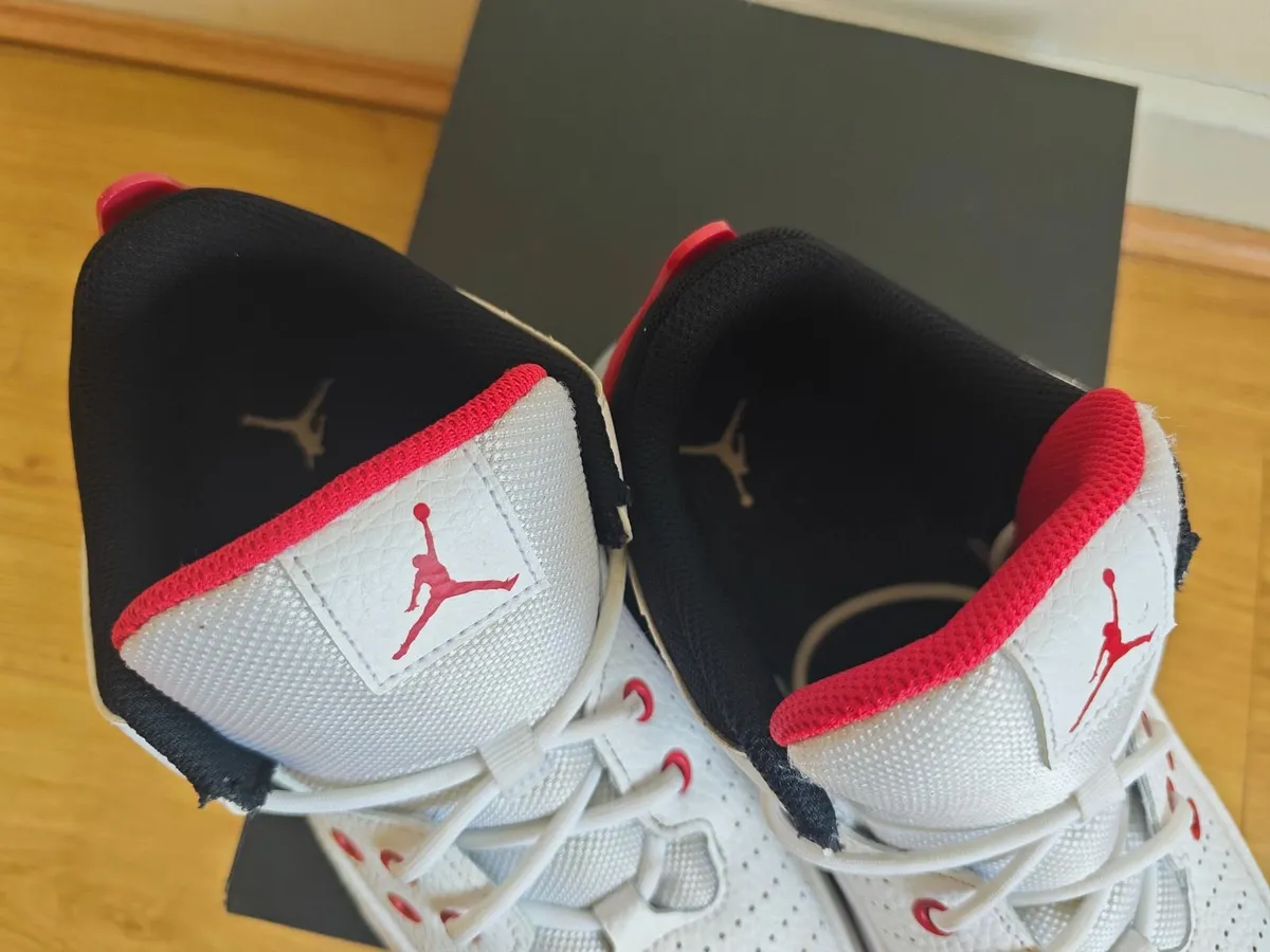 Nike Jordan Max AURA 5 Trainers - Image 4