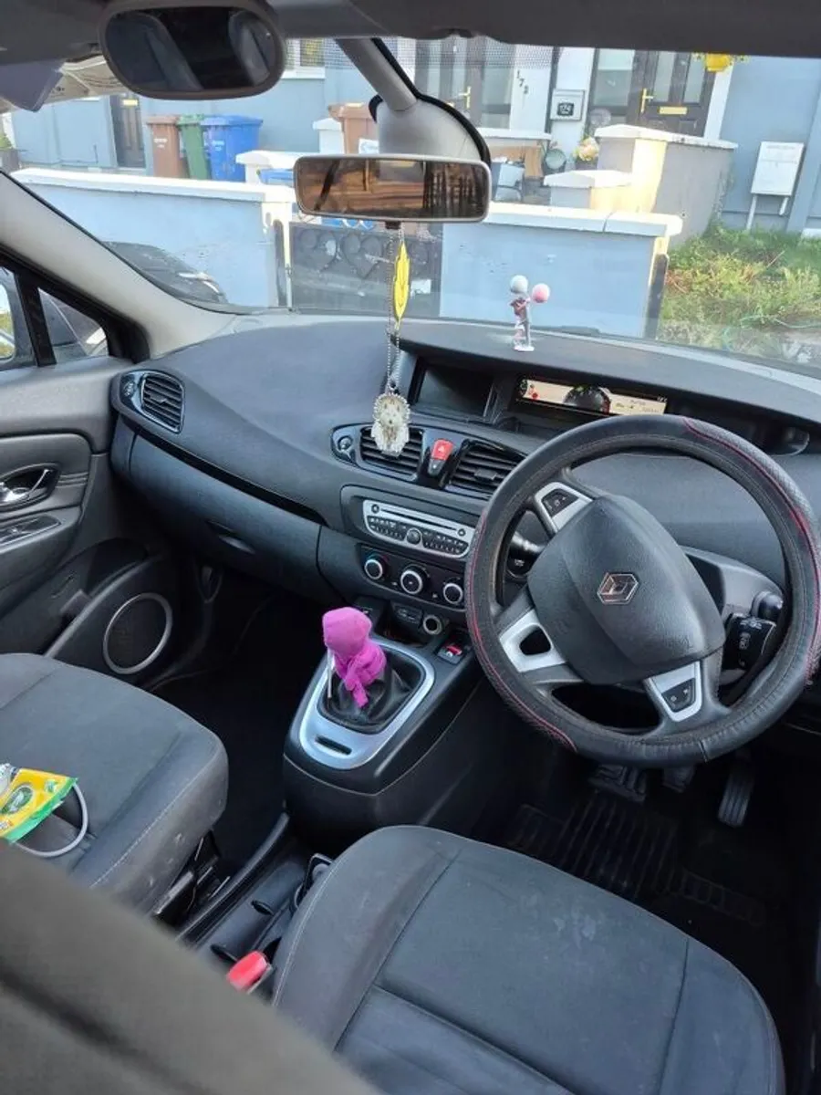 2011 Renault Grand Scenic - Image 2