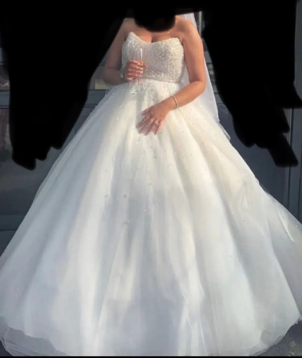 Wedding dress - Image 1