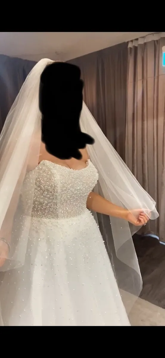 Wedding dress - Image 2