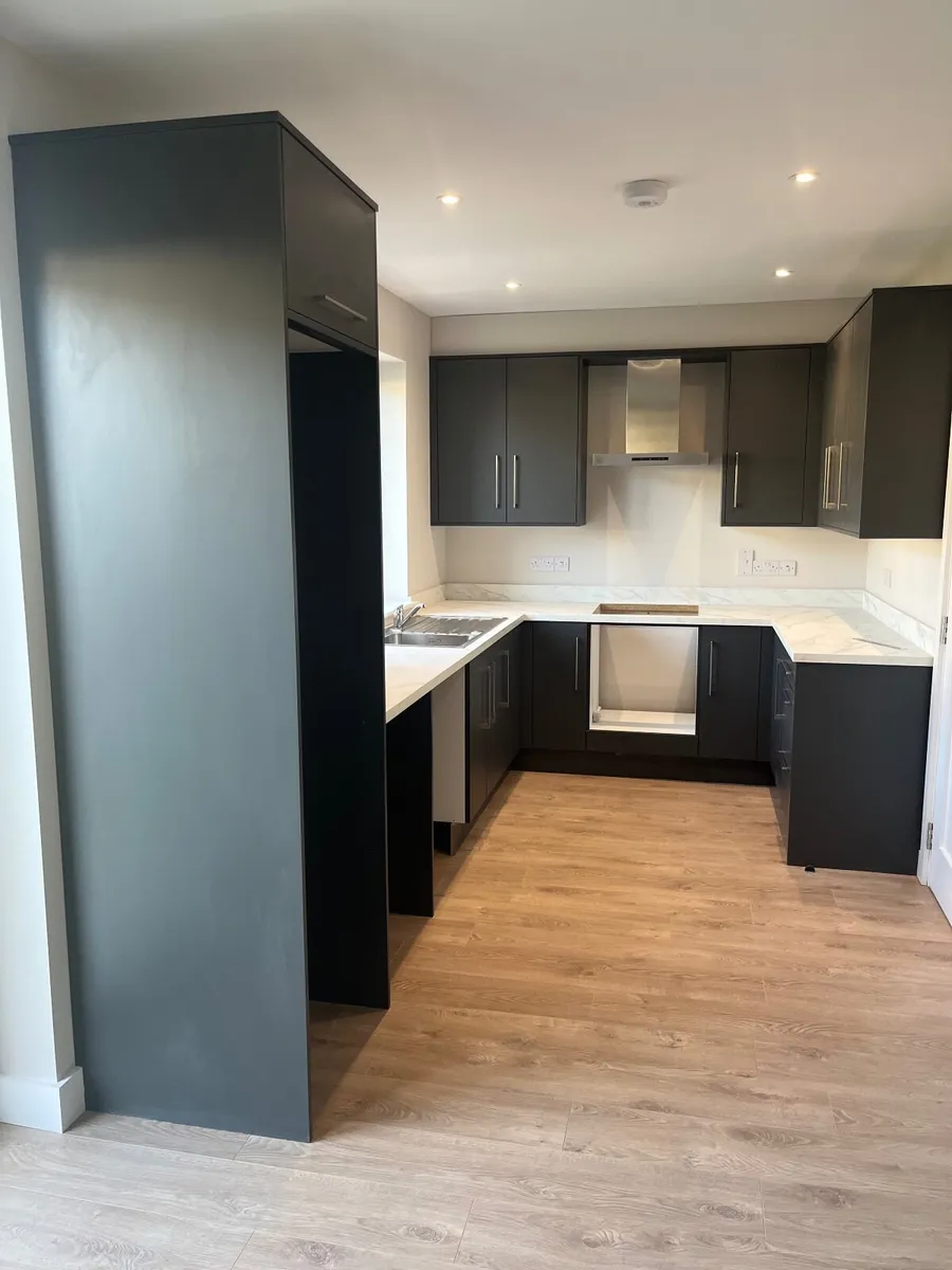 Modern Ornan Kitchen – Brand New, Unused - Image 2