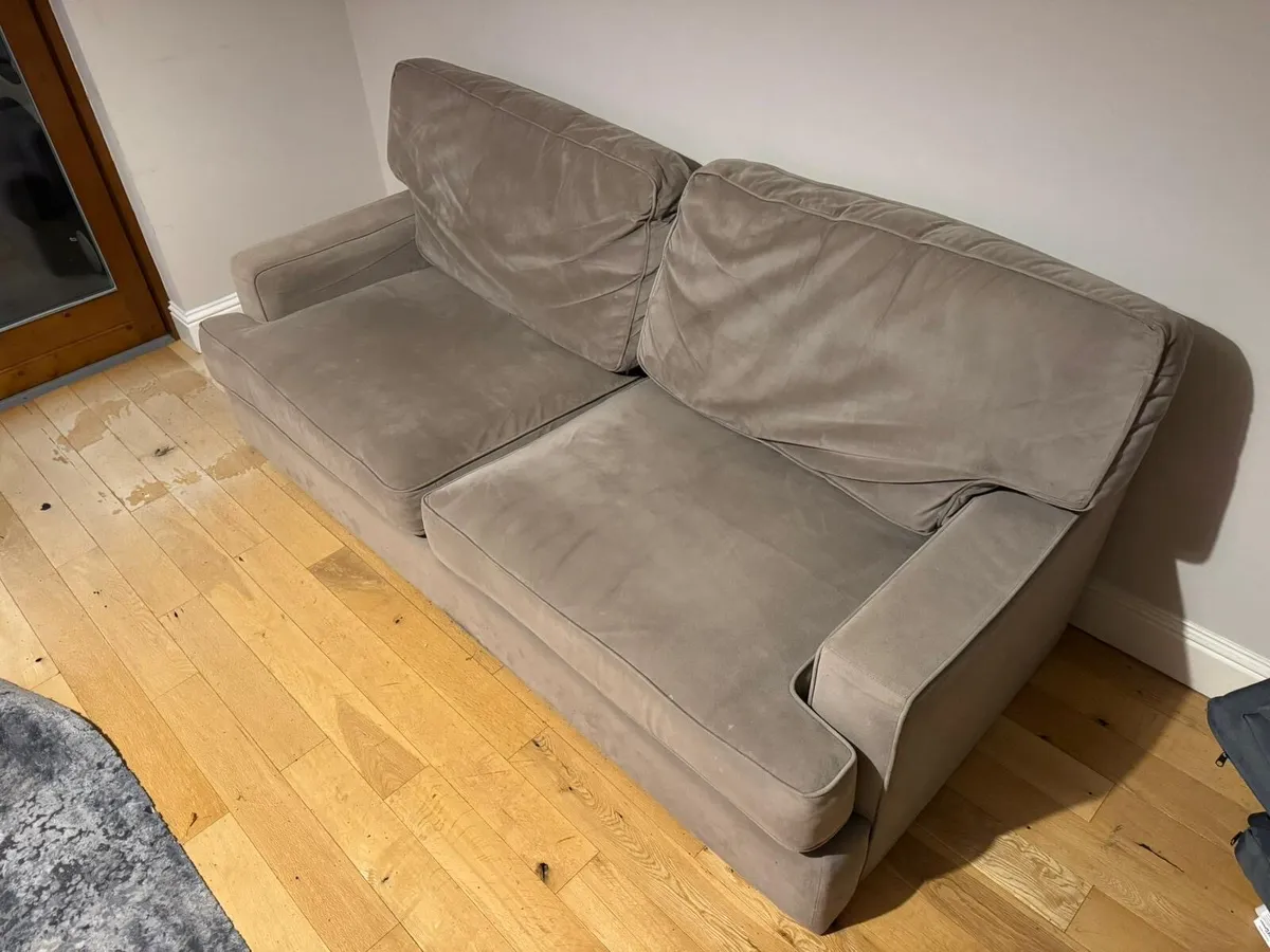 Couch - Image 2