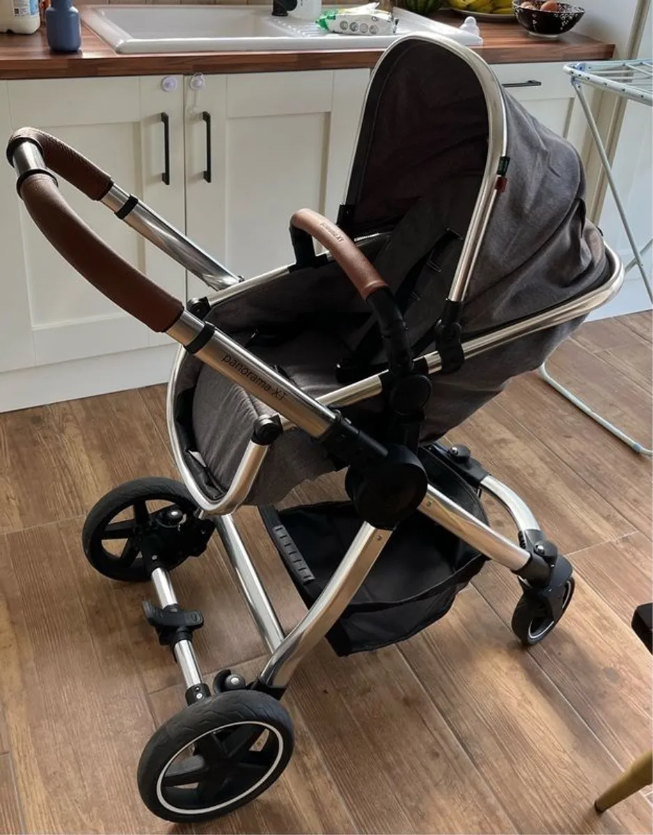 panarama xT pram/buggy. Perfect condition. Apron missing - Image 2