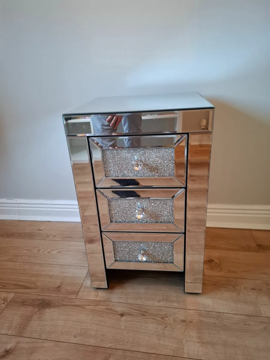 Bedside Mirror locker