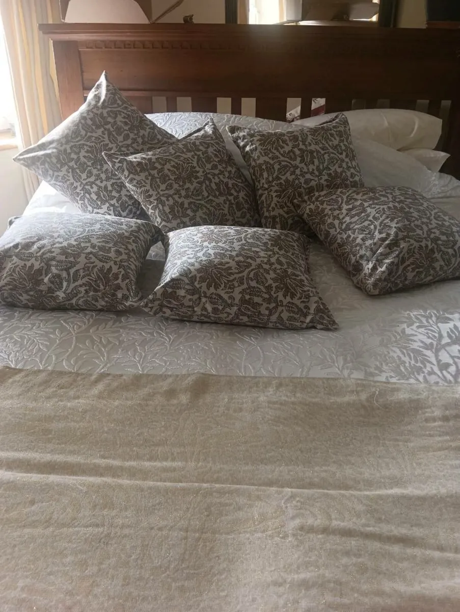 6 beautiful quality new cushions.40lot - Image 1