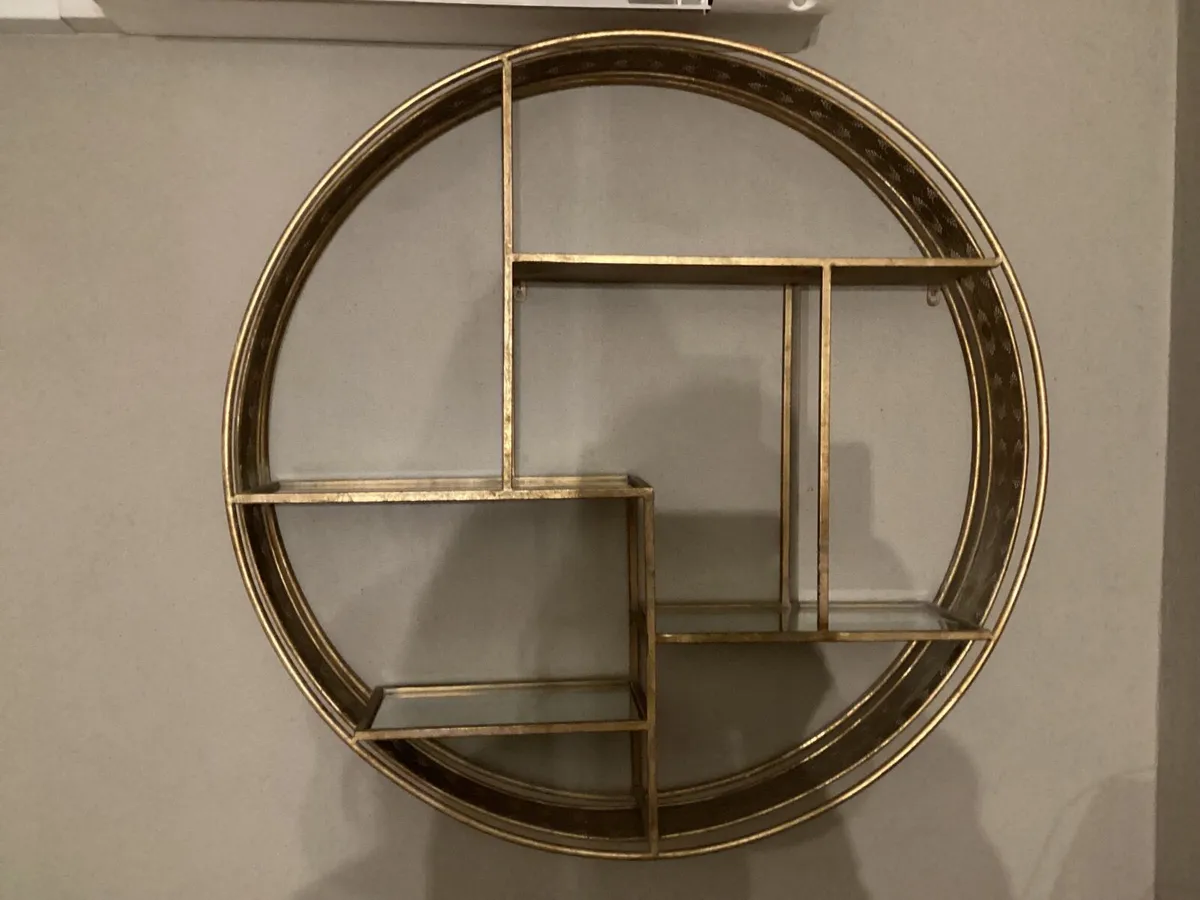 Circular shelf