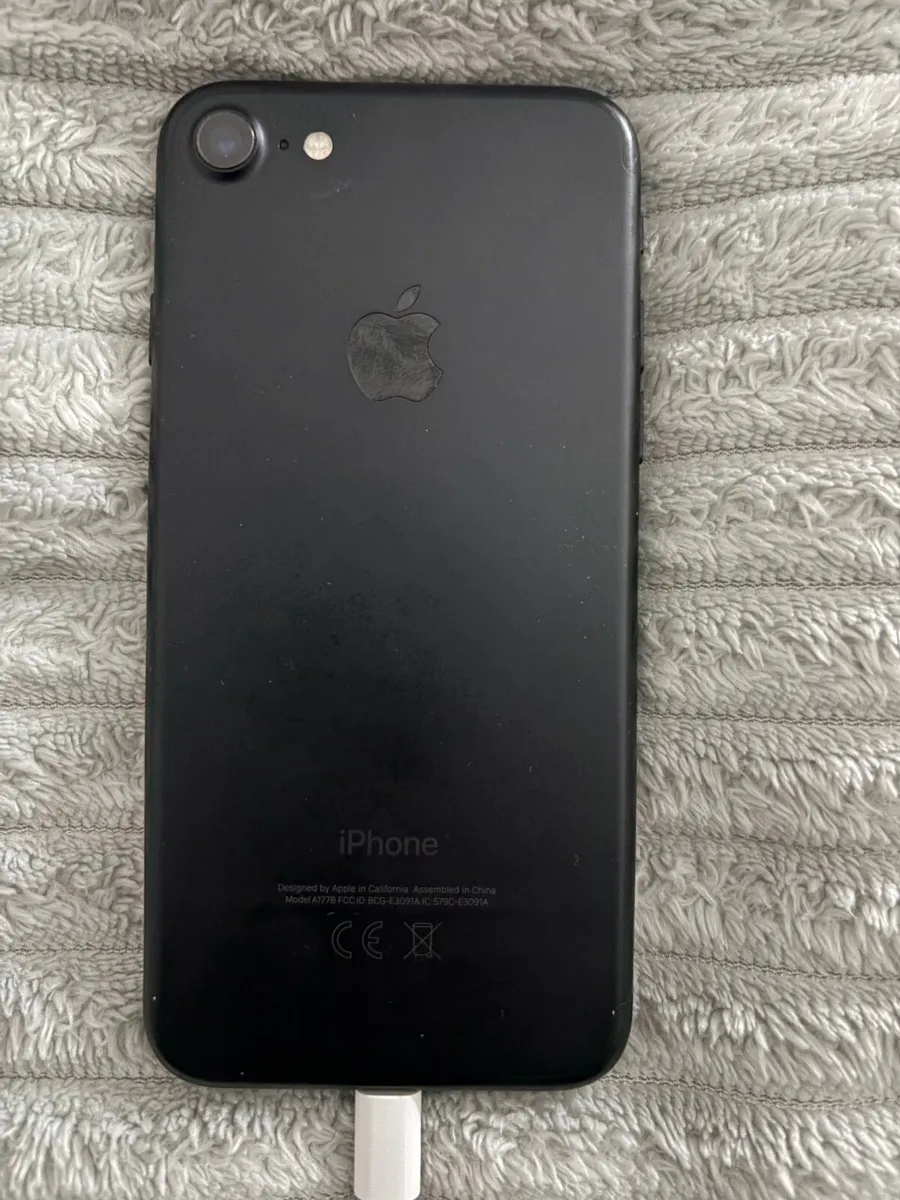 iPhone 7 - Image 2