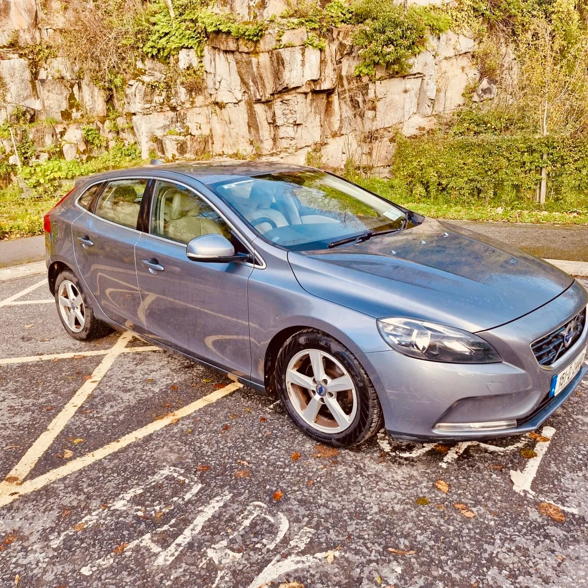Volvo V40 Automatic - Image 2