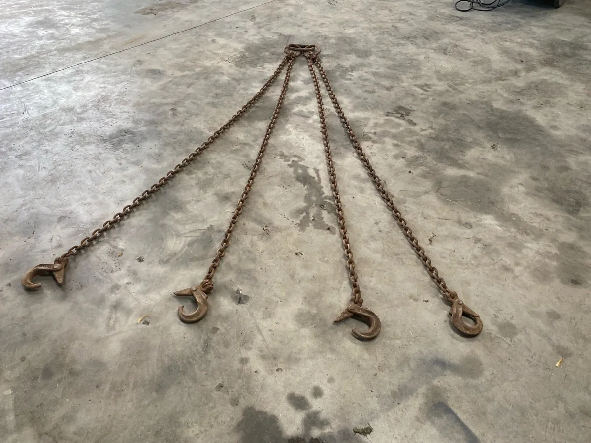 4 heavy duty lifting chains - Image 1