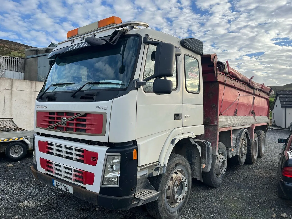 Volvo tipper lorry - Image 1