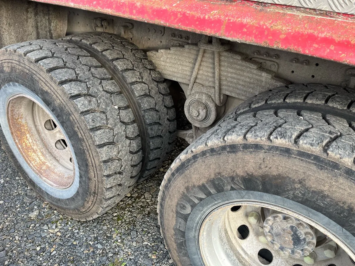 Volvo tipper lorry - Image 2