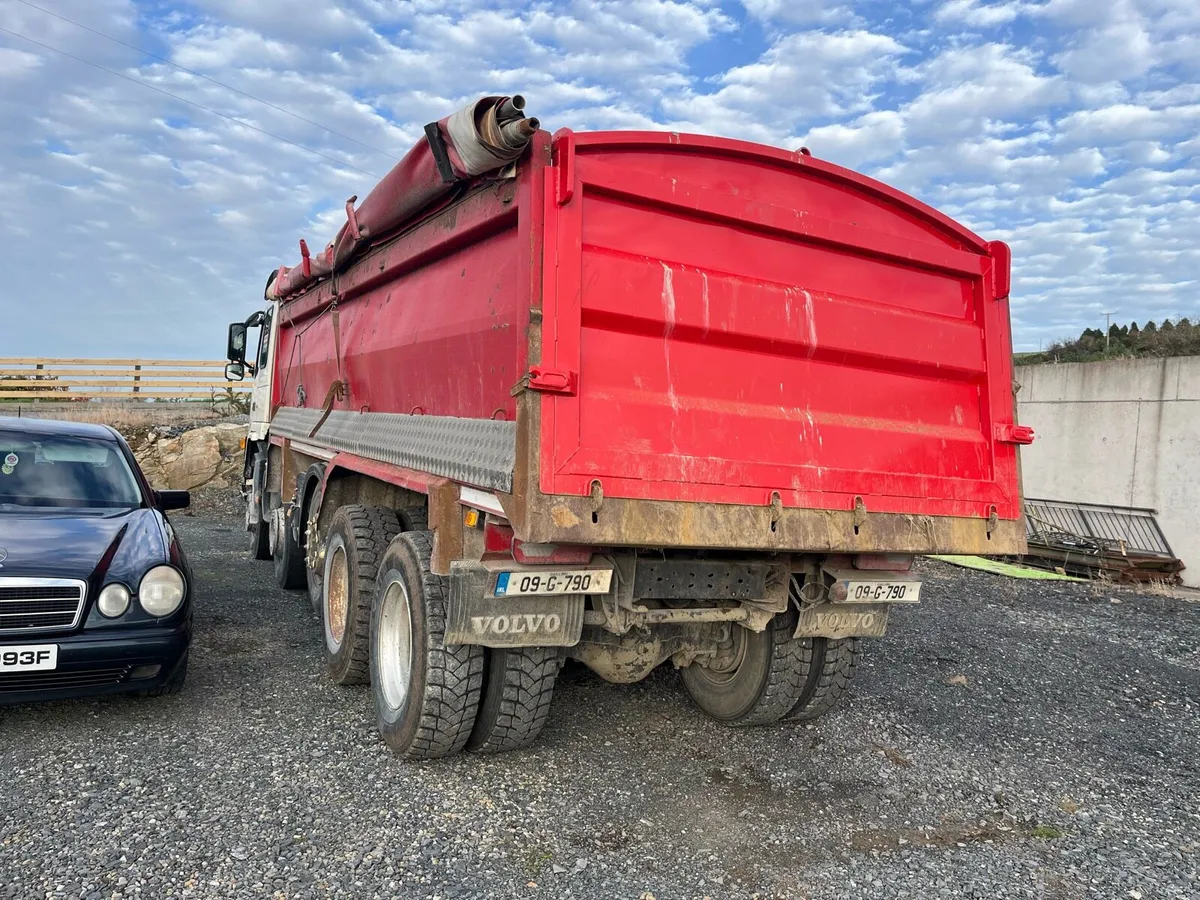 Volvo tipper lorry - Image 3
