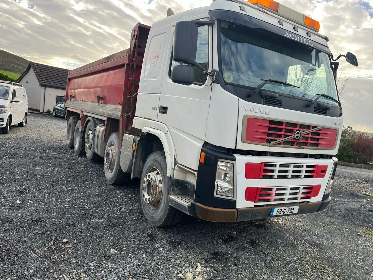 Volvo tipper lorry - Image 4