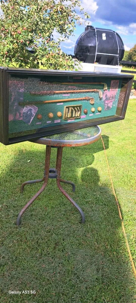 Large  golfing picture frame - Image 1